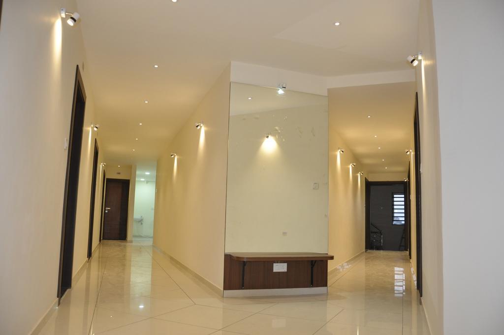 Shivdhara Hotel & Residence Rajkot Oda fotoğraf