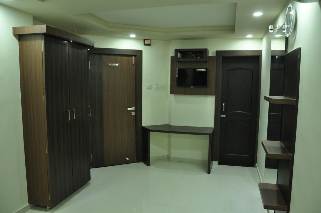 Shivdhara Hotel & Residence Rajkot Dış mekan fotoğraf