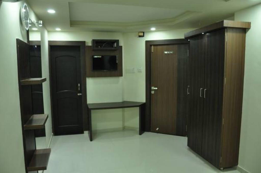 Shivdhara Hotel & Residence Rajkot Dış mekan fotoğraf